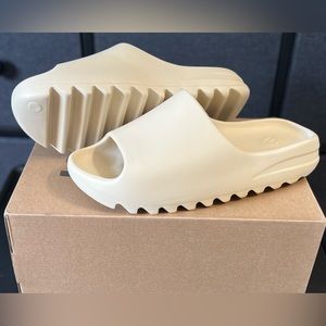 Adidas Yeezy Slide ‘Bone’